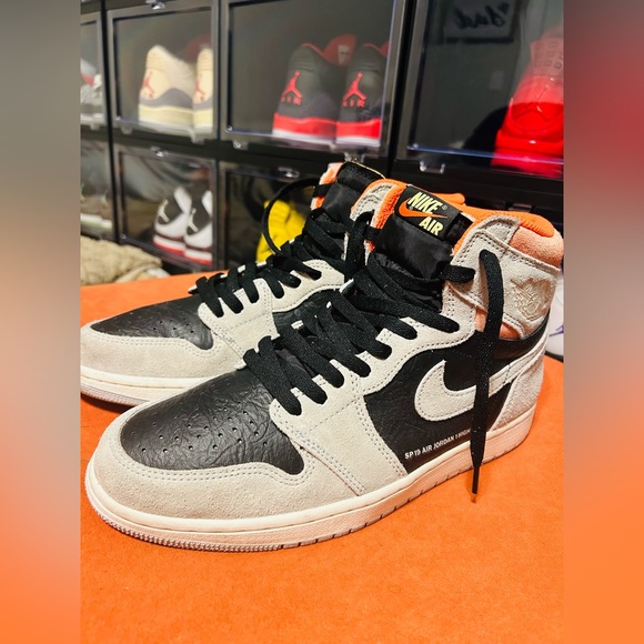 Air Jordan Retro High Neutral Grey Hyper Crimson